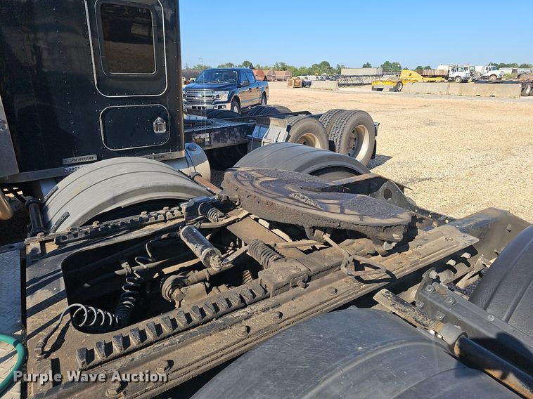 image for item NX9175 2000 Mack CH613 semi truck