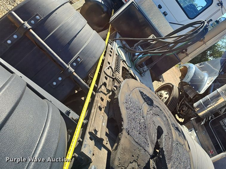 image for item NX9175 2000 Mack CH613 semi truck