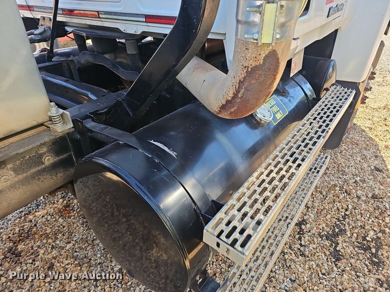 image for item NX9175 2000 Mack CH613 semi truck