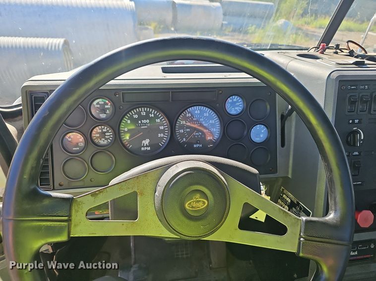 image for item NX9175 2000 Mack CH613 semi truck