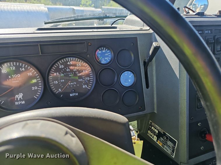 image for item NX9175 2000 Mack CH613 semi truck