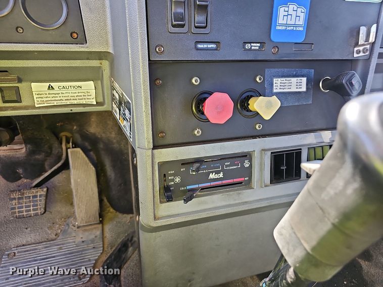 image for item NX9175 2000 Mack CH613 semi truck