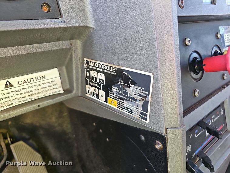 image for item NX9175 2000 Mack CH613 semi truck