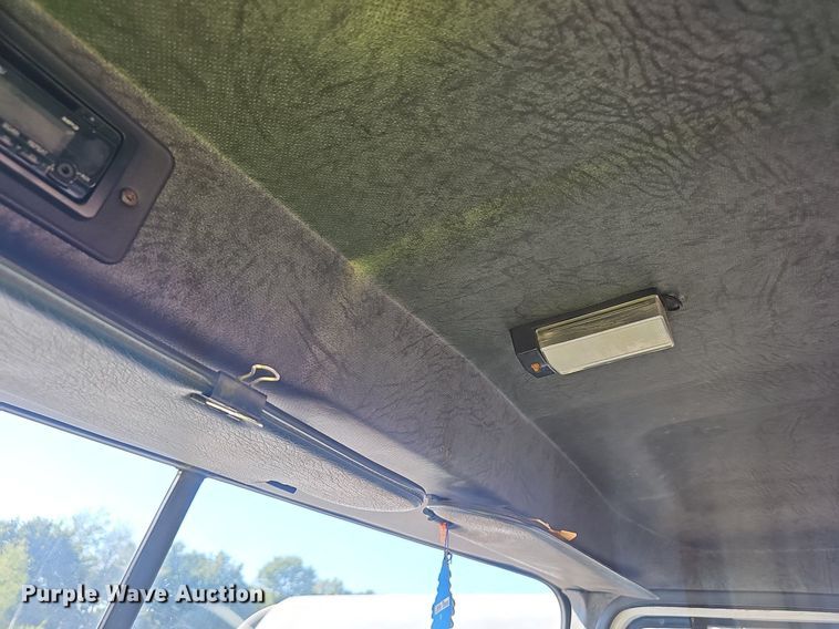 image for item NX9175 2000 Mack CH613 semi truck