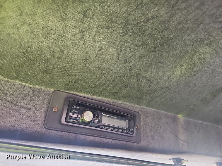 image for item NX9175 2000 Mack CH613 semi truck