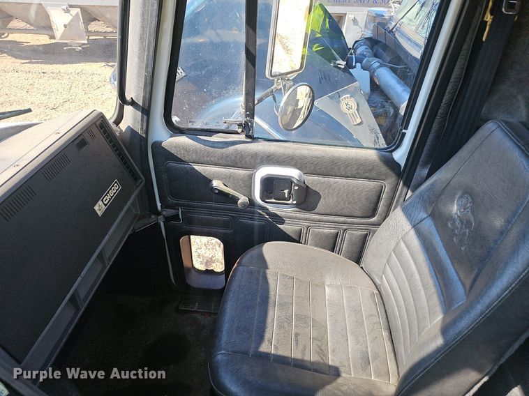 image for item NX9175 2000 Mack CH613 semi truck