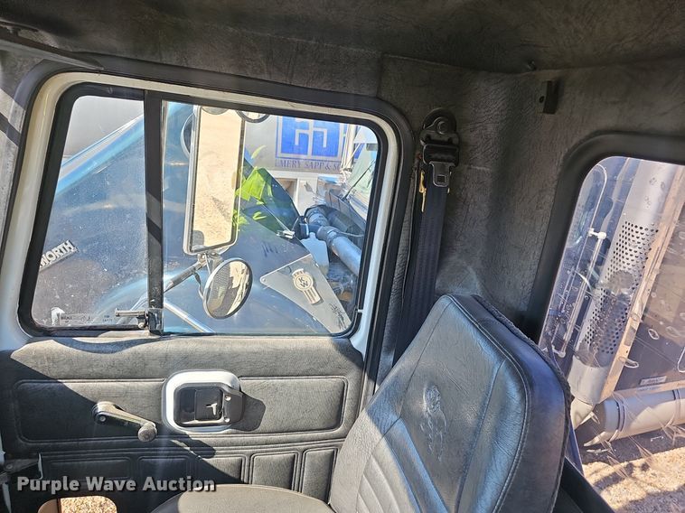 image for item NX9175 2000 Mack CH613 semi truck