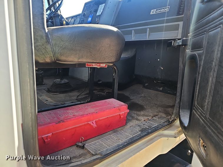 image for item NX9175 2000 Mack CH613 semi truck