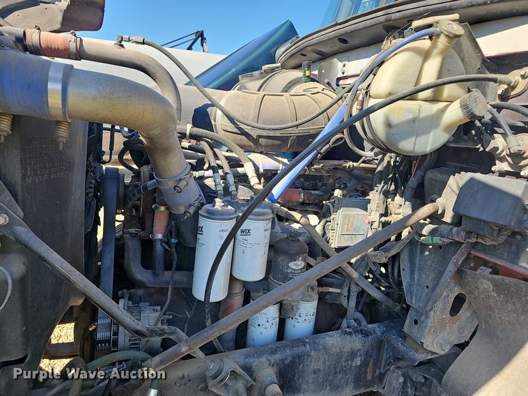 image for item NX9175 2000 Mack CH613 semi truck