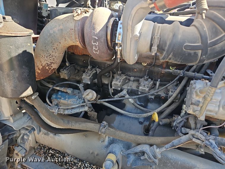 image for item NX9175 2000 Mack CH613 semi truck