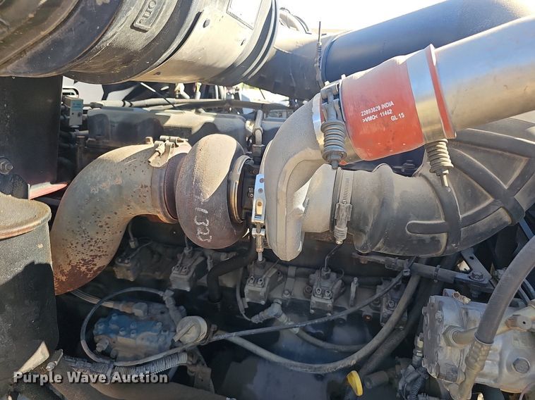 image for item NX9175 2000 Mack CH613 semi truck