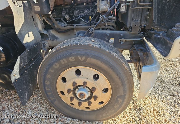 image for item NX9175 2000 Mack CH613 semi truck