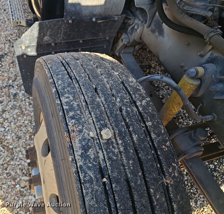 image for item NX9175 2000 Mack CH613 semi truck