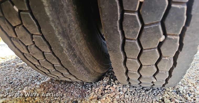 image for item NX9175 2000 Mack CH613 semi truck