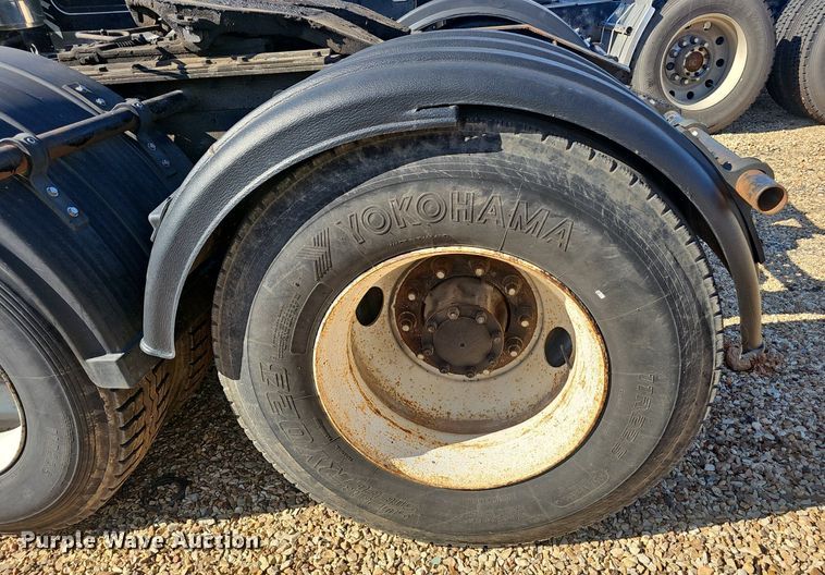 image for item NX9175 2000 Mack CH613 semi truck