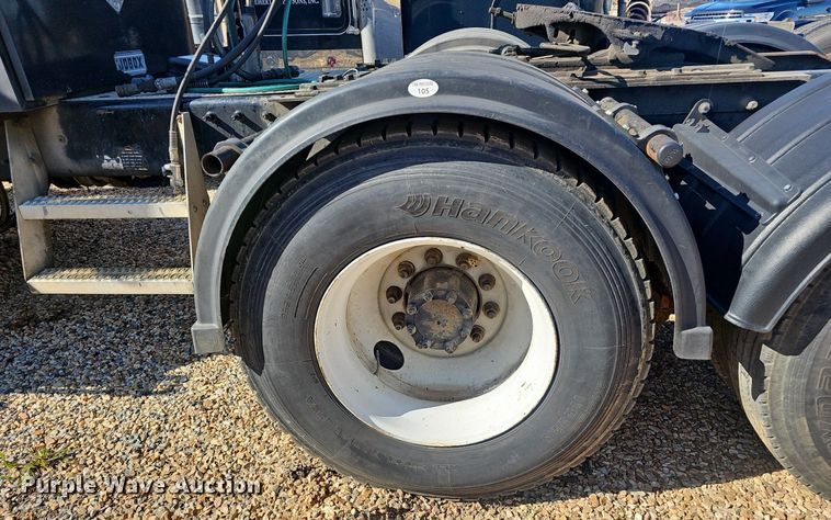 image for item NX9175 2000 Mack CH613 semi truck