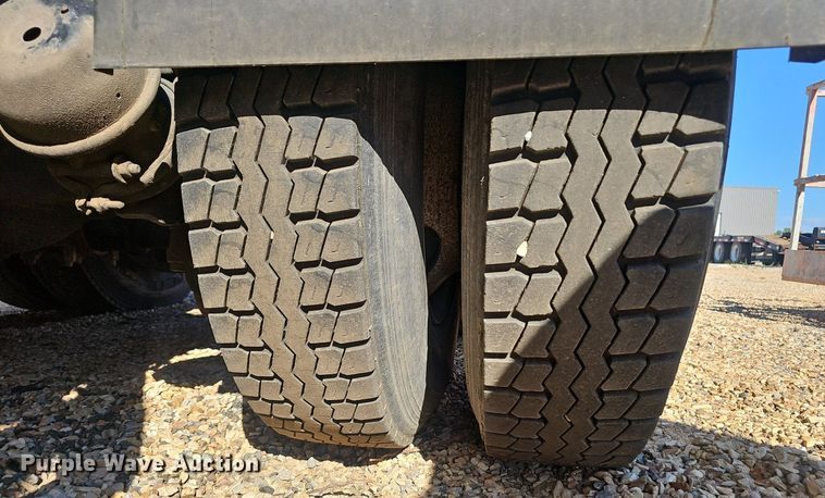 image for item NX9175 2000 Mack CH613 semi truck