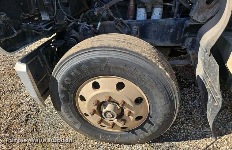 image for item NX9175 2000 Mack CH613 semi truck