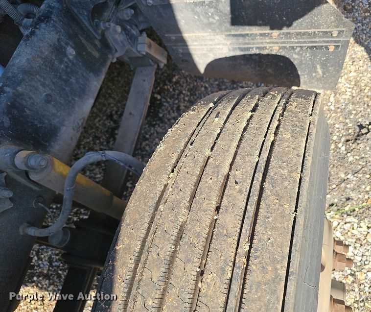 image for item NX9175 2000 Mack CH613 semi truck