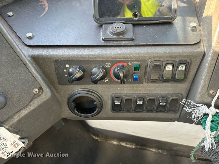 image for item OG9709 2016 Kalmar Ottawa T2 yard truck