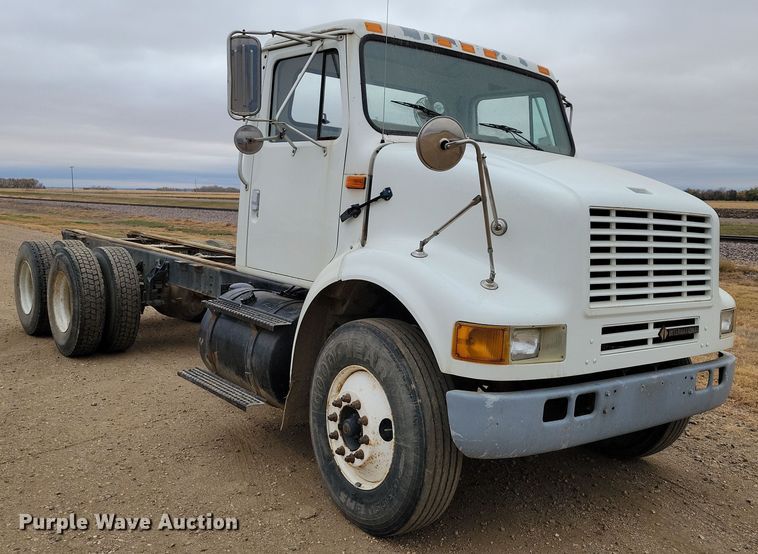 image for item OH9318 2003 International  8100 truck cab and chassis