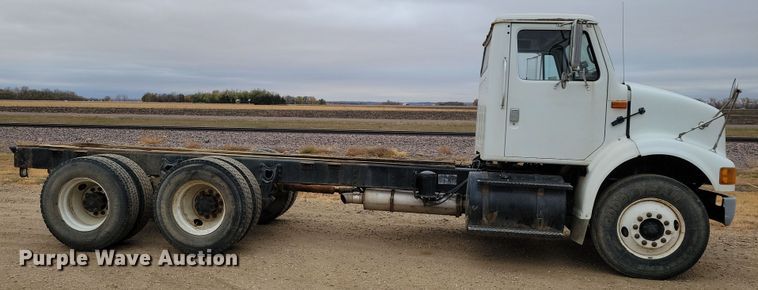 image for item OH9318 2003 International  8100 truck cab and chassis