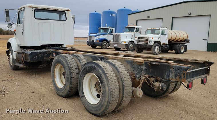 image for item OH9318 2003 International  8100 truck cab and chassis