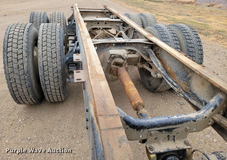 image for item OH9318 2003 International  8100 truck cab and chassis