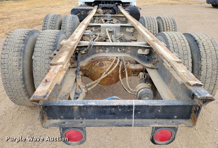 image for item OH9318 2003 International  8100 truck cab and chassis