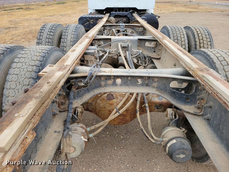 image for item OH9318 2003 International  8100 truck cab and chassis