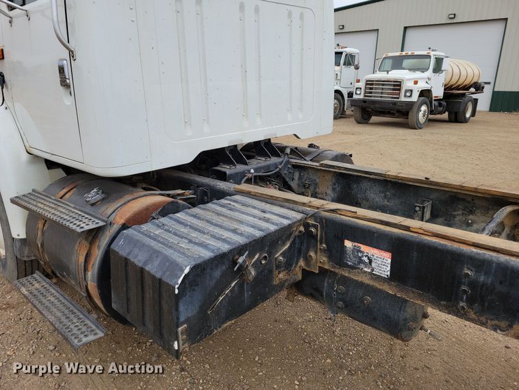 image for item OH9318 2003 International  8100 truck cab and chassis