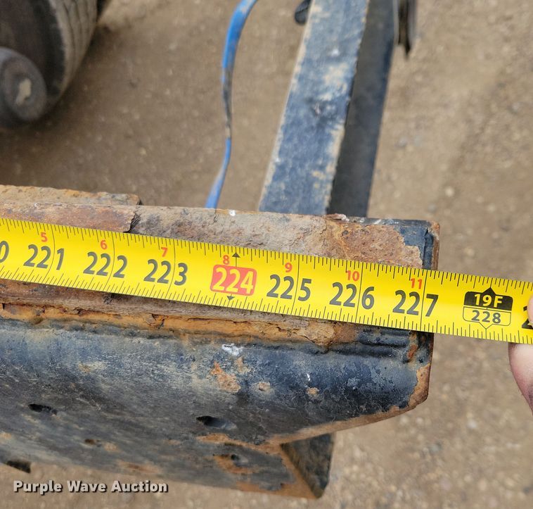 image for item OH9318 2003 International  8100 truck cab and chassis