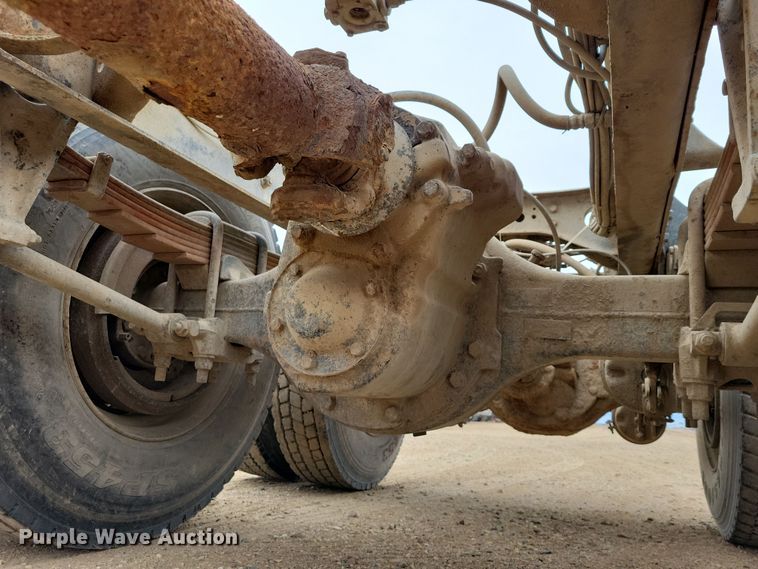 image for item OH9318 2003 International  8100 truck cab and chassis