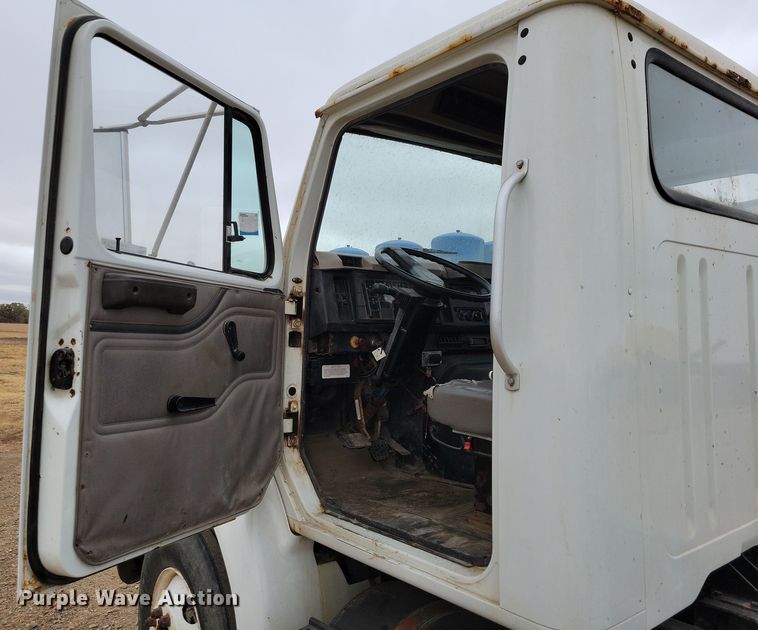 image for item OH9318 2003 International  8100 truck cab and chassis