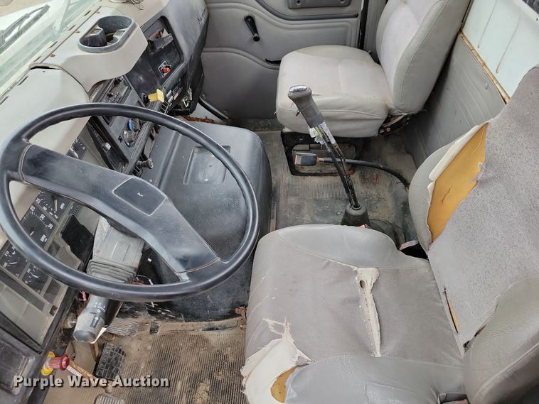 image for item OH9318 2003 International  8100 truck cab and chassis