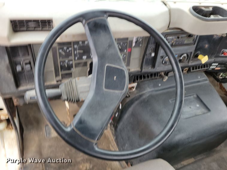 image for item OH9318 2003 International  8100 truck cab and chassis