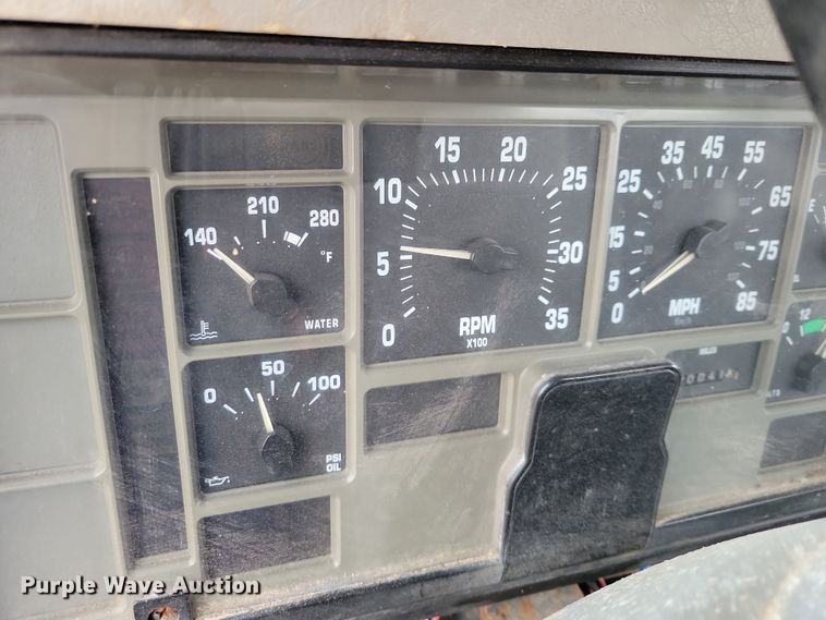 image for item OH9318 2003 International  8100 truck cab and chassis