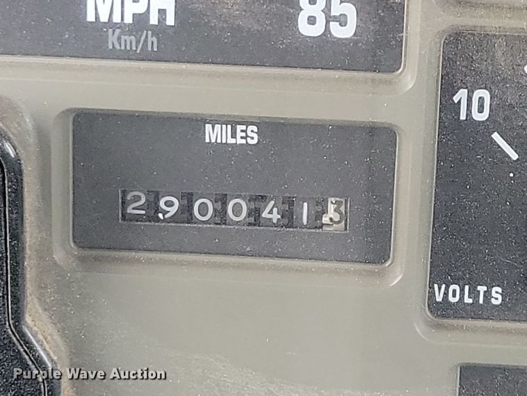 image for item OH9318 2003 International  8100 truck cab and chassis