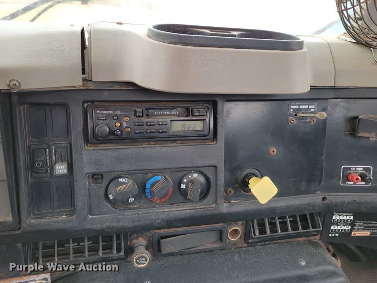 image for item OH9318 2003 International  8100 truck cab and chassis