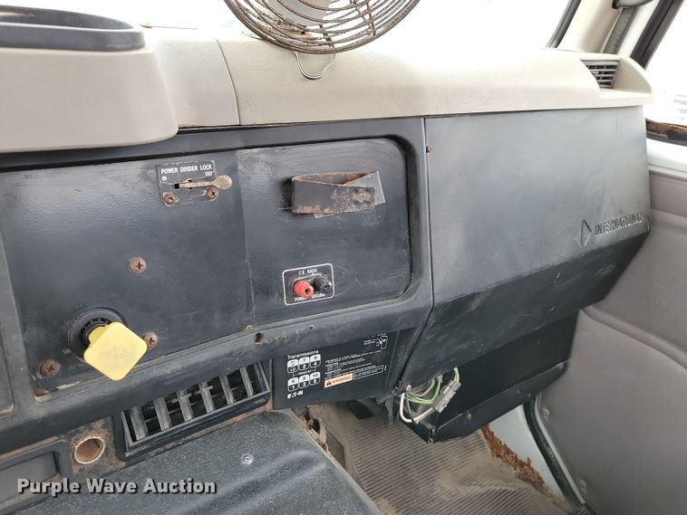 image for item OH9318 2003 International  8100 truck cab and chassis