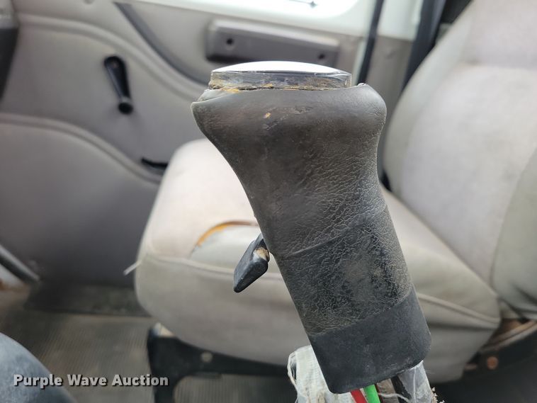 image for item OH9318 2003 International  8100 truck cab and chassis