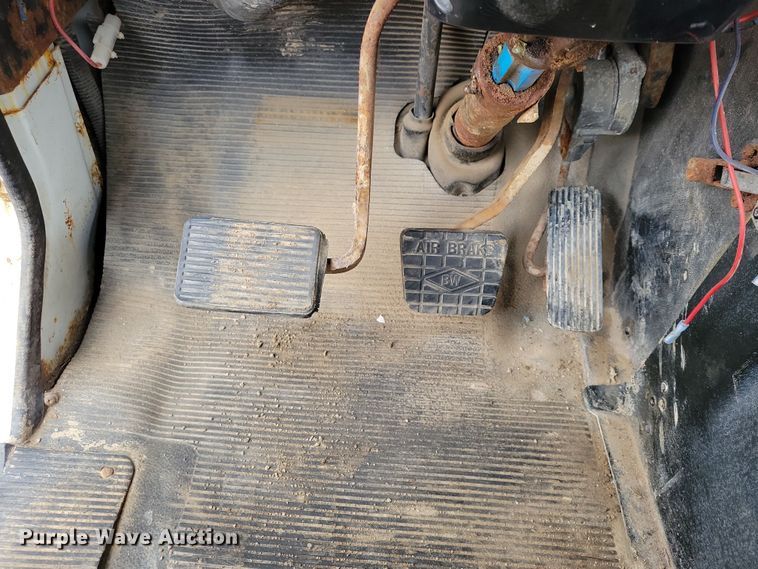 image for item OH9318 2003 International  8100 truck cab and chassis