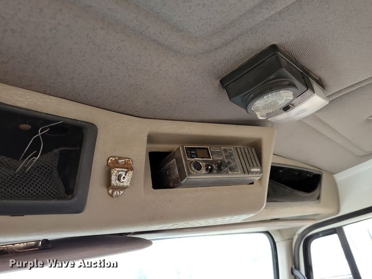 image for item OH9318 2003 International  8100 truck cab and chassis