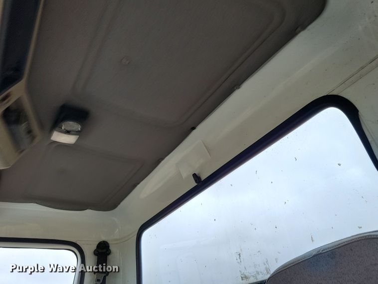 image for item OH9318 2003 International  8100 truck cab and chassis