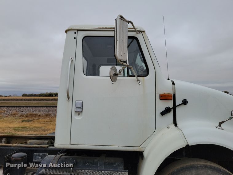 image for item OH9318 2003 International  8100 truck cab and chassis
