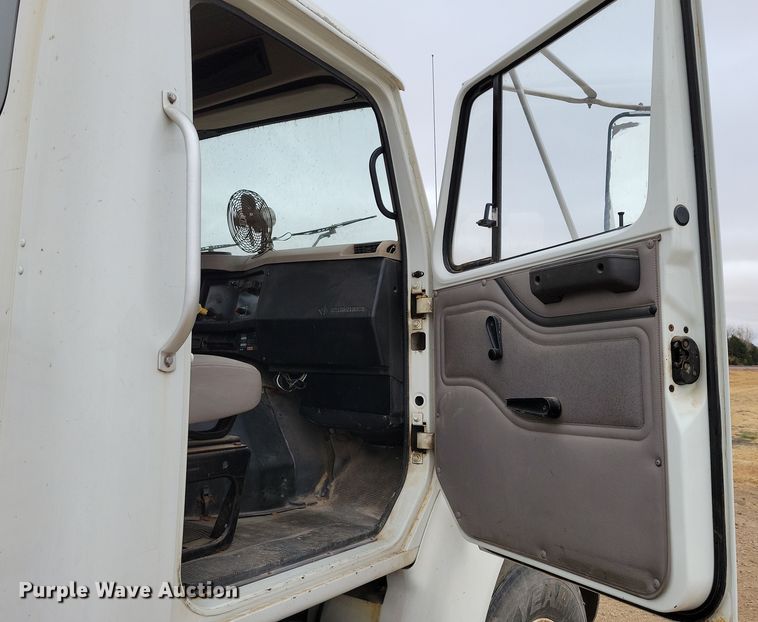 image for item OH9318 2003 International  8100 truck cab and chassis