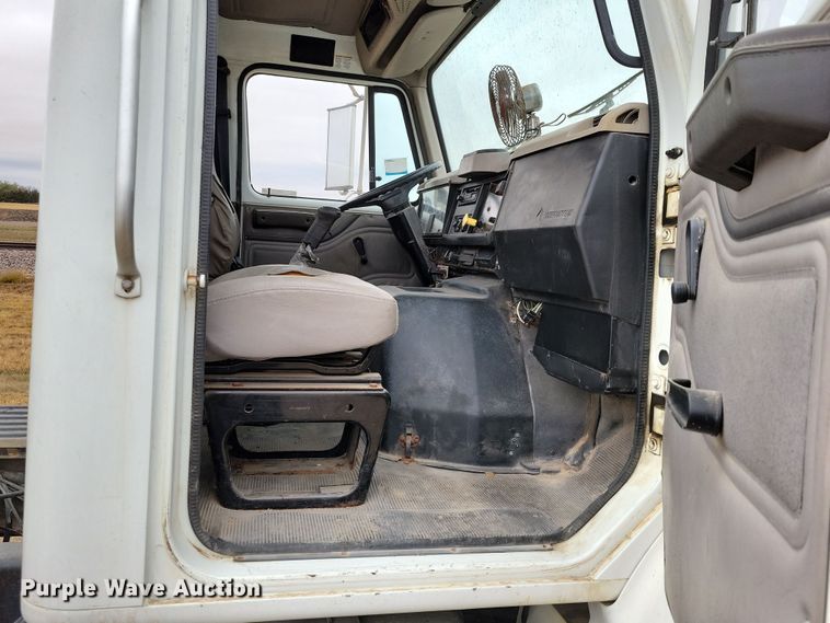 image for item OH9318 2003 International  8100 truck cab and chassis