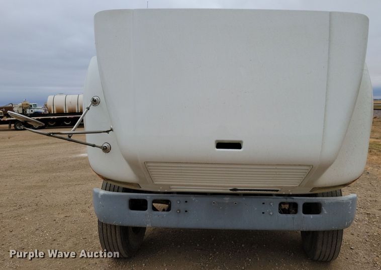 image for item OH9318 2003 International  8100 truck cab and chassis