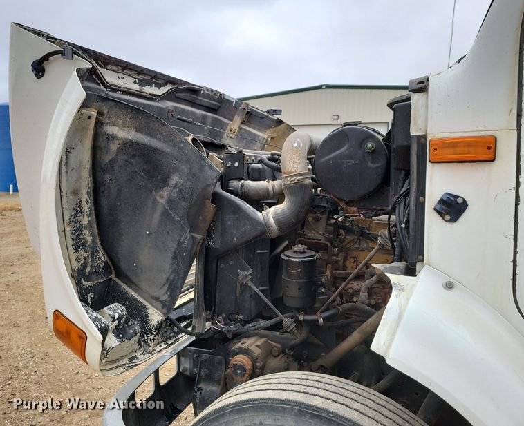 image for item OH9318 2003 International  8100 truck cab and chassis