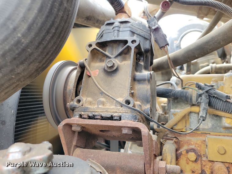 image for item OH9318 2003 International  8100 truck cab and chassis